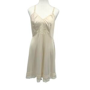 Sears Vtg Knee Length Buff Silky Slip Womens Size 38    Anti Cling Peekaboo Lace